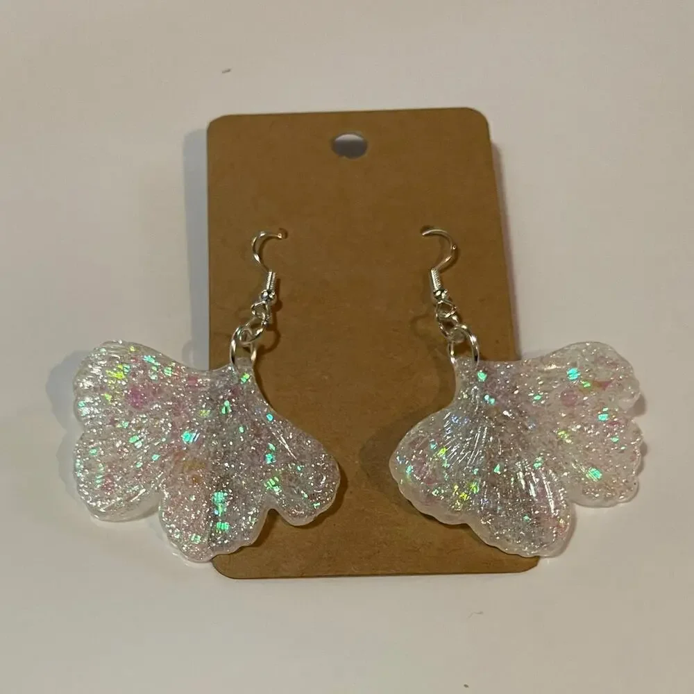 Handmade epoxy resin flower dangle earrings - Clear/white holographic glitter‎